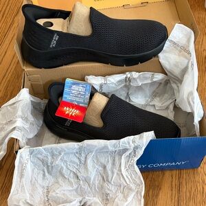 💥 NEW! Skechers Black Women's Slip-On Loafers DEAL!